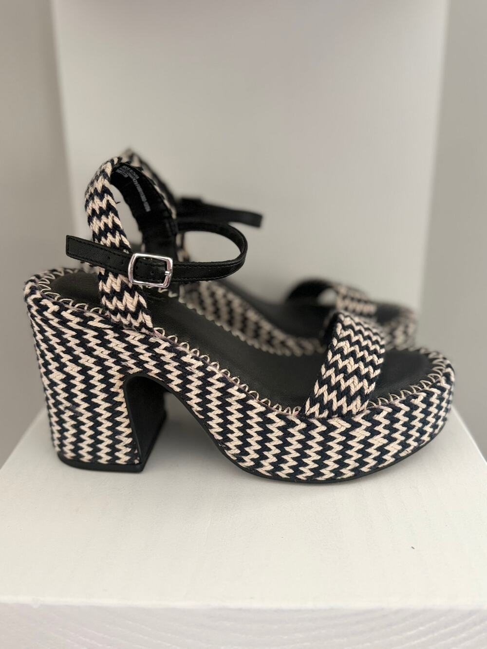 Women's 6.5 Black/Navy blue Woven Platform Heels